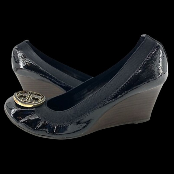 Tory Burch Logo Black Patent  Caroline Wedge Pumps - Picture 12 of 12